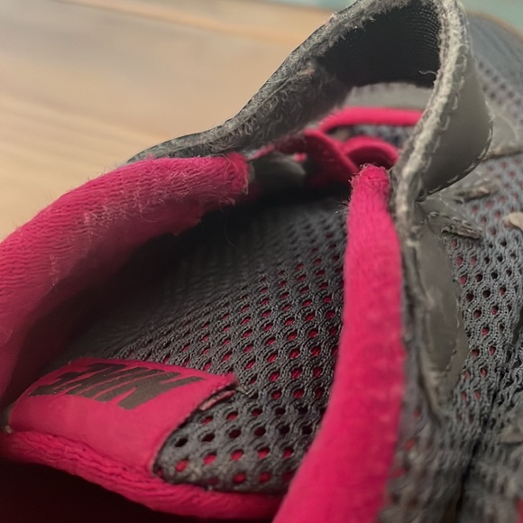 NIKE girl’s shoes pink gray Velcro size 12.5 EUC - Picture 11 of 12